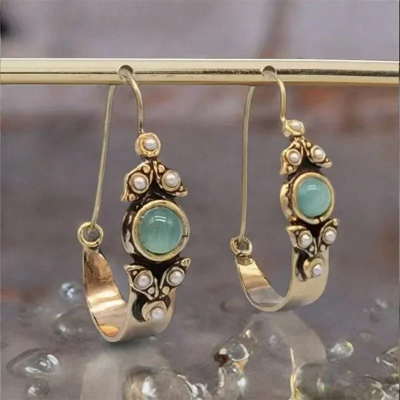Pendientes retro de perlas con piedra verde y diseño antiguo