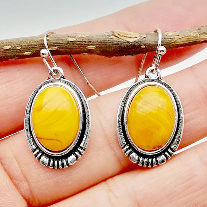Pendientes ovalados con piedra cabujón amarillo soleado de estilo vintage