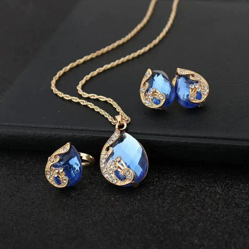 Conjunto de joyas de cristal brillante con colgante, anillo y pendientes