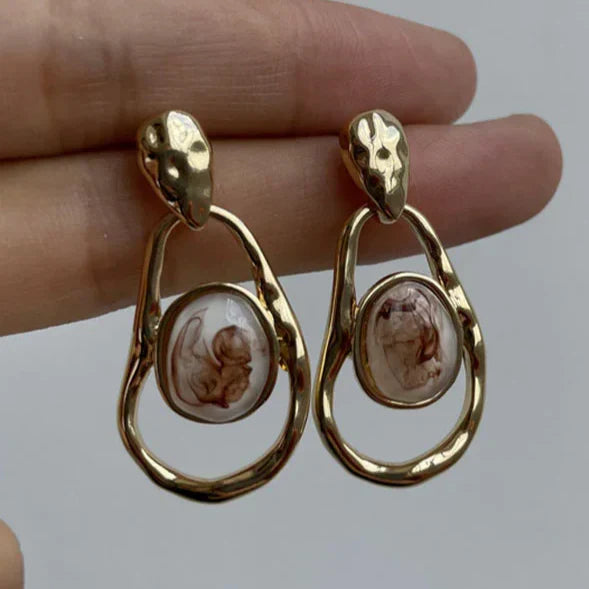 Pendientes de piedra de resina orgánica con diseño curvo único
