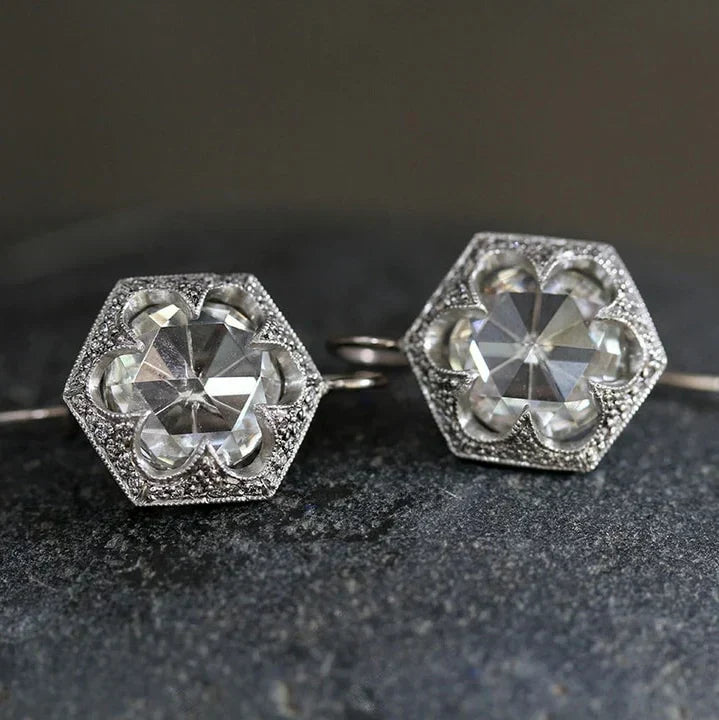 Pendientes antiguos hexagonales de piedra de cristal facetado con borde floral