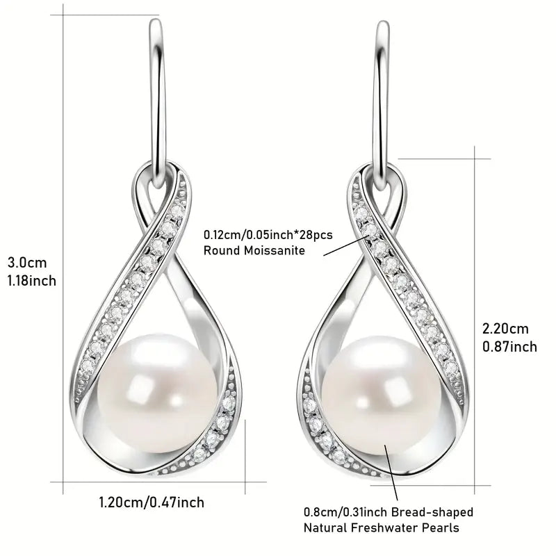 Pendientes elegantes con perlas de agua dulce y circonitas radiantes