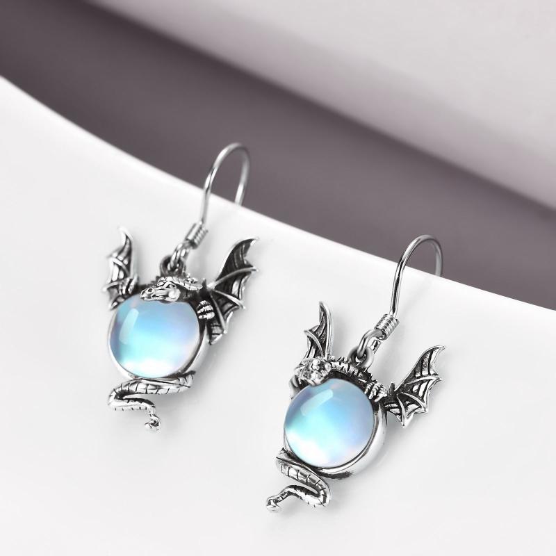 Pendientes de dragón místicos con piedra lunar brillante y alas de filigrana
