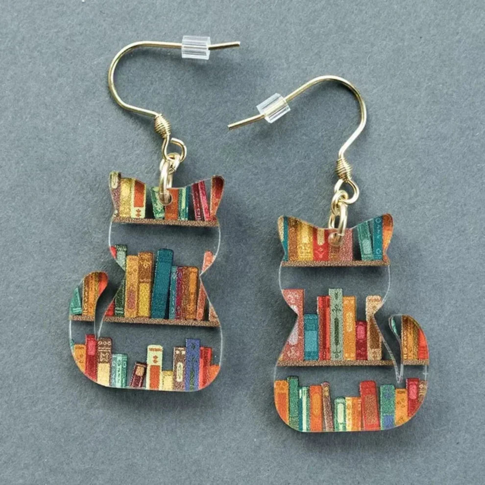 Lindos pendientes de gato con diseño de estantería hechos de acrílico