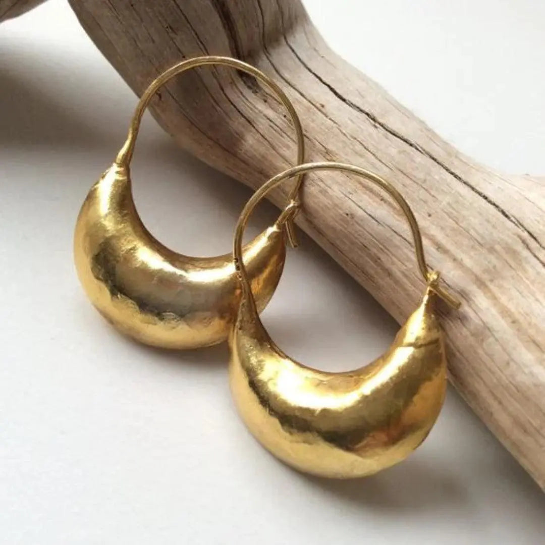 Pendientes de aro martillados de estilo vintage para una apariencia elegante