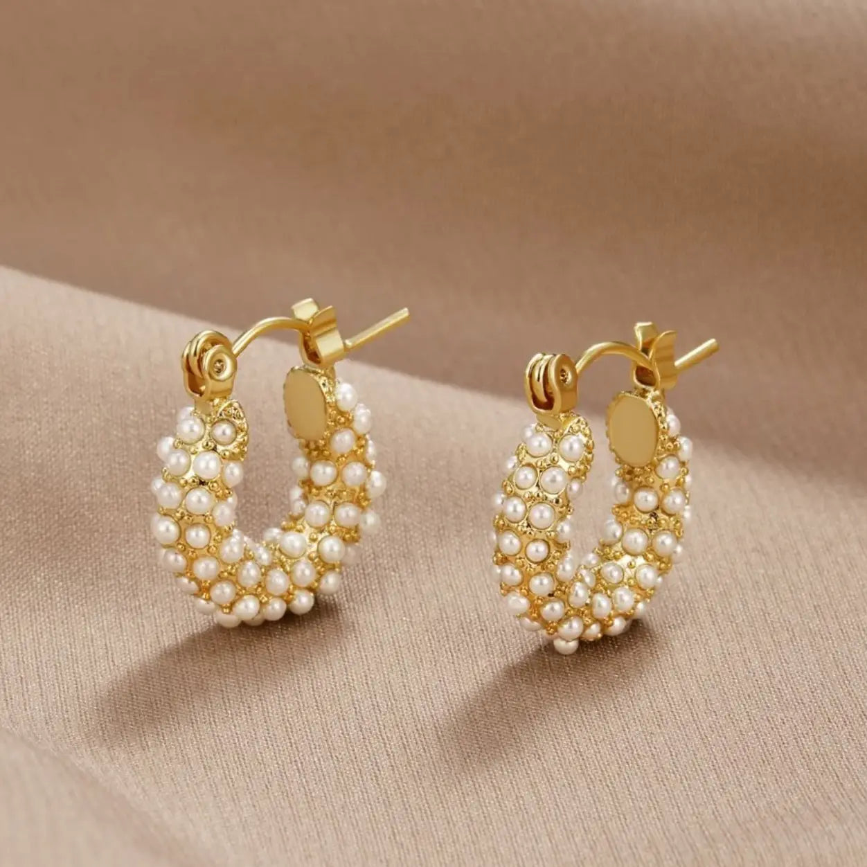 Pendientes de aro de perlas elegantes para una elegancia atemporal y una apariencia elegante