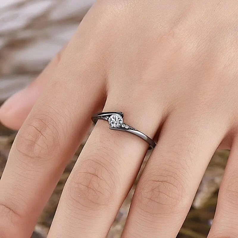Anillo de Acero Inoxidable con Circonita Central