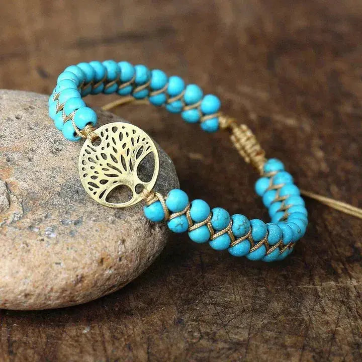 Pulsera de macramé turquesa con cuentas de piedras naturales y colgante árbol de la vida