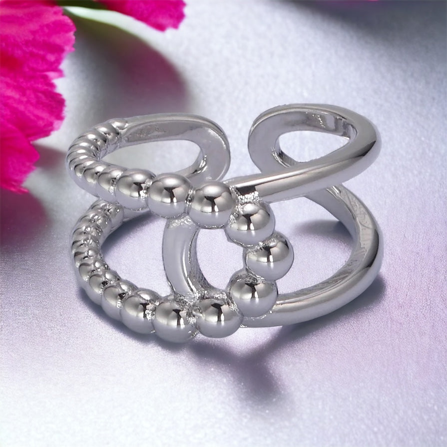 Anillo vintage con incrustaciones de circonitas