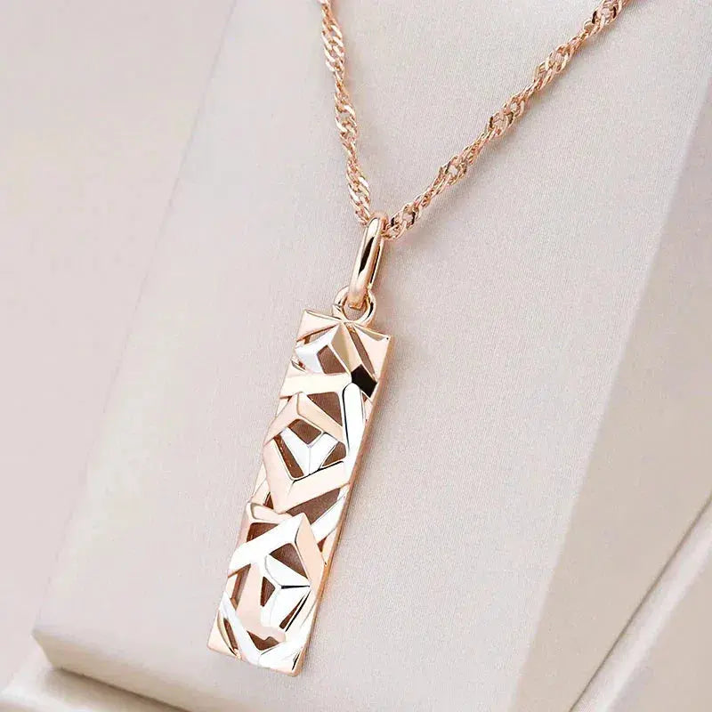 Collar rosa con colgante geométrico y moderno en forma de barra