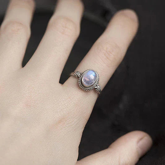 Anillo Luiza con piedra lunar azul