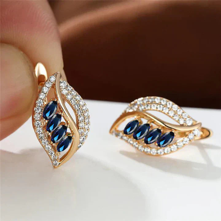 Pendientes elegantes con zafiros azules y circonitas brillantes