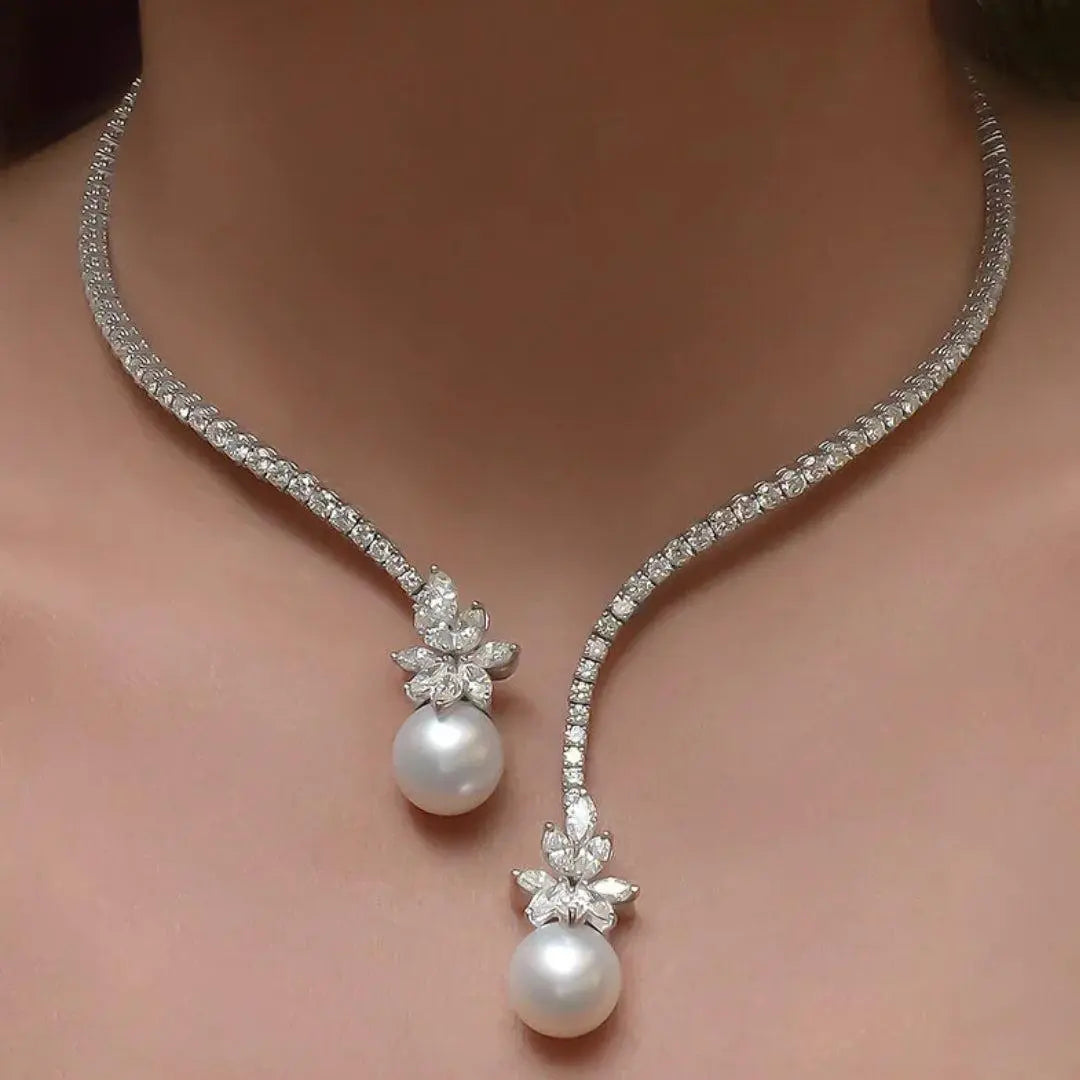 Elegante collar de diamantes con brillantes colgantes de perlas