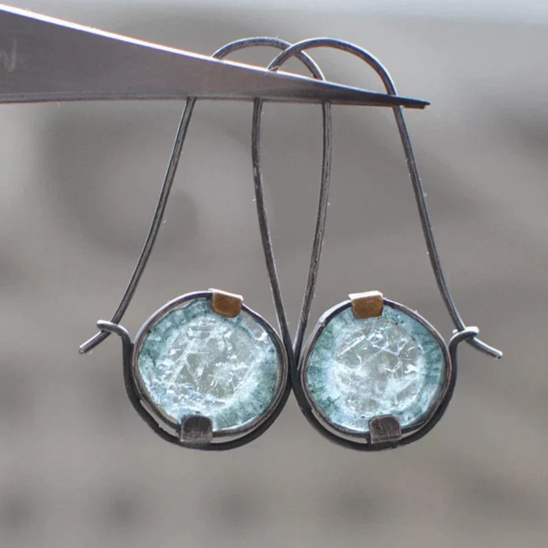 Pendientes de cristal antiguos con diseño único en forma de luna