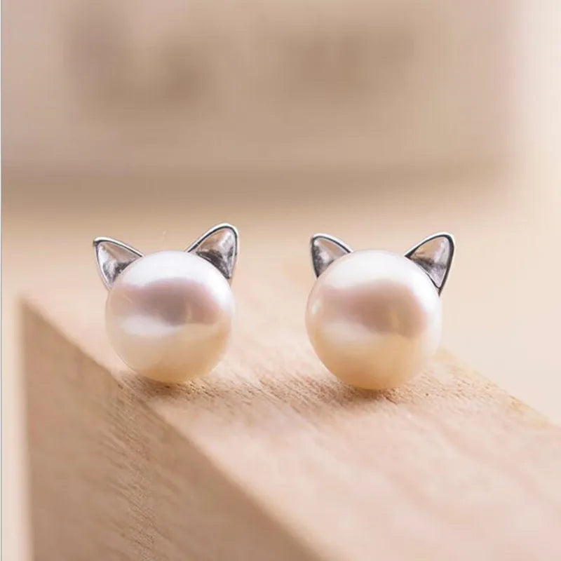 Divertidos pendientes de gato hechos con perlas de agua dulce para los amantes de los gatos