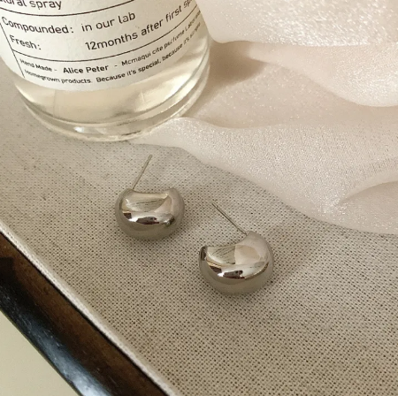 Pendientes de lágrima irregulares para mujer con acabado de metal brillante