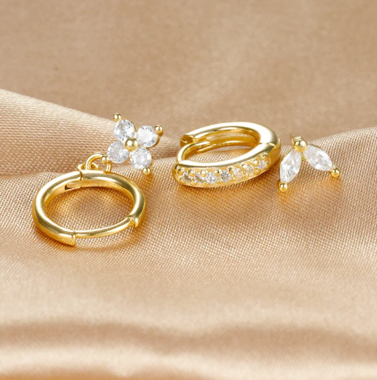 Pendientes de flores brillantes con piedras de colores brillantes