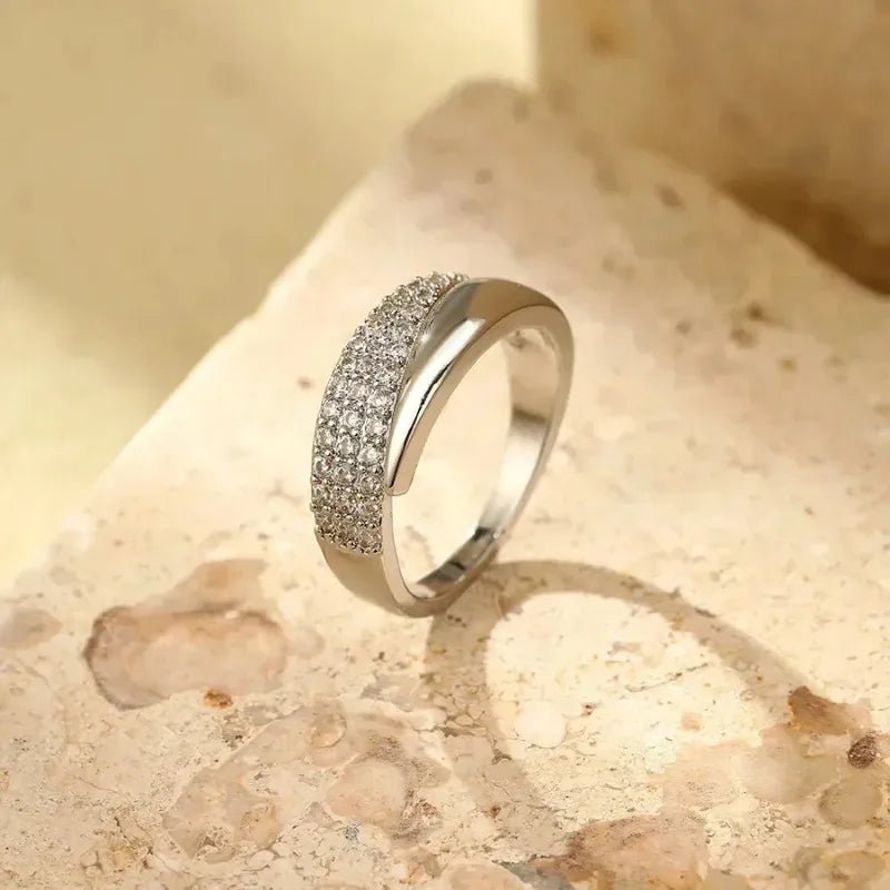 Anillo con piedras de cristal