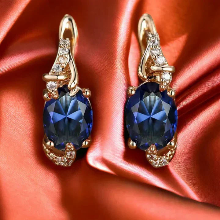 Elegantes pendientes de color azul zafiro con brillantes detalles de circonita cúbica