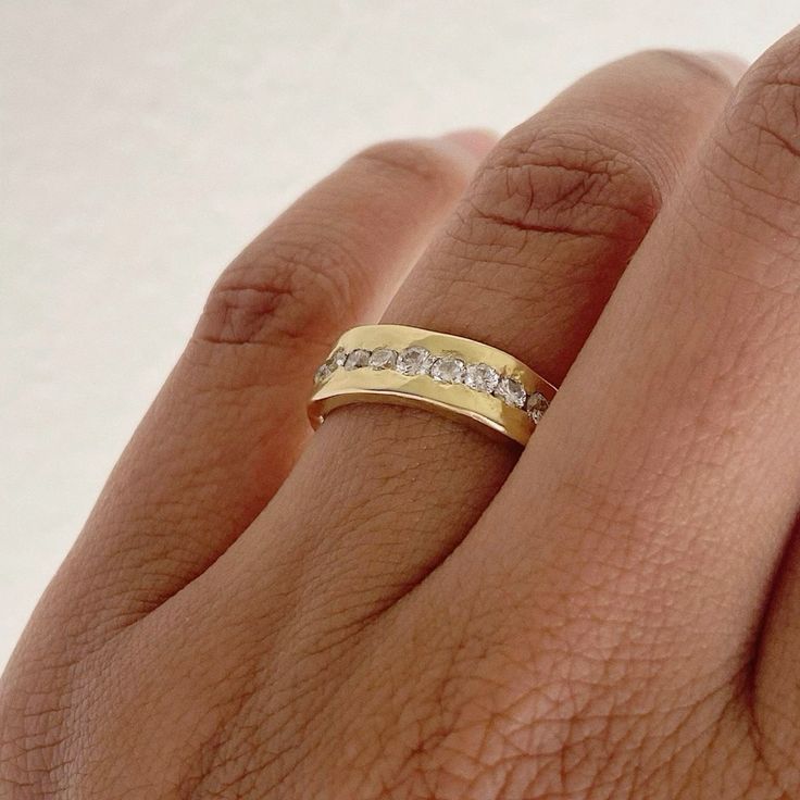 Anillo de olas del océano de plata