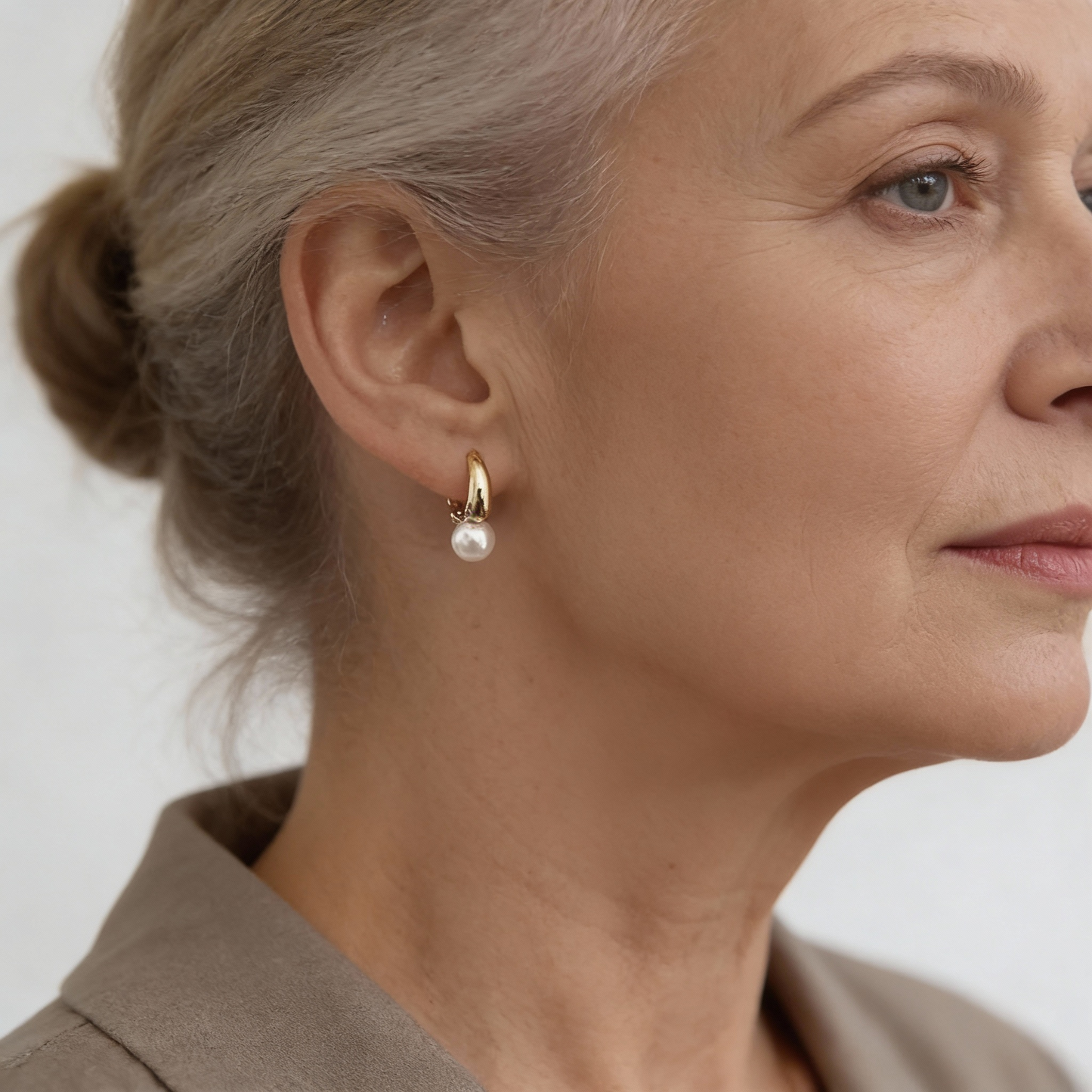Pendientes elegantes con colgantes de perlas para un look atemporal