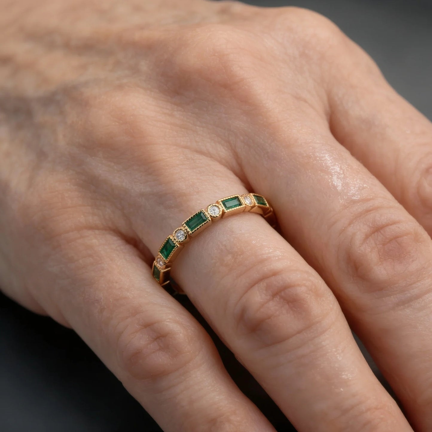 Anillo Vintage con Zircones Verdes