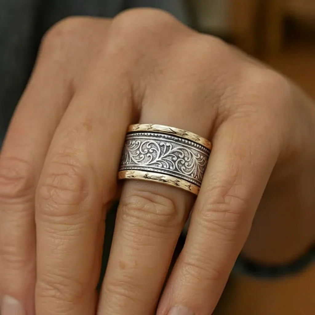 Anillo vintage con grabado floral