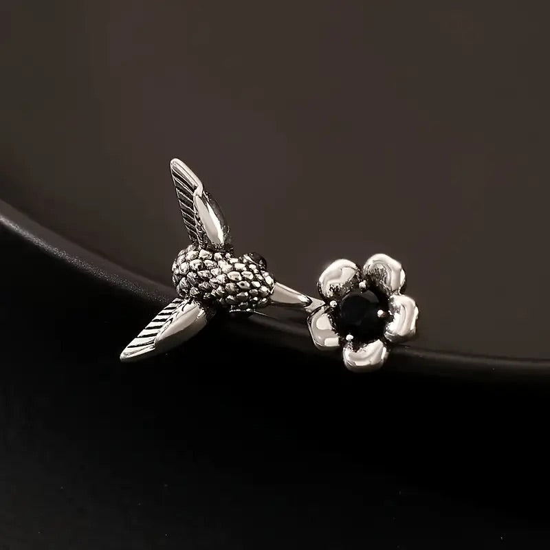 Anillo colibrí y flor