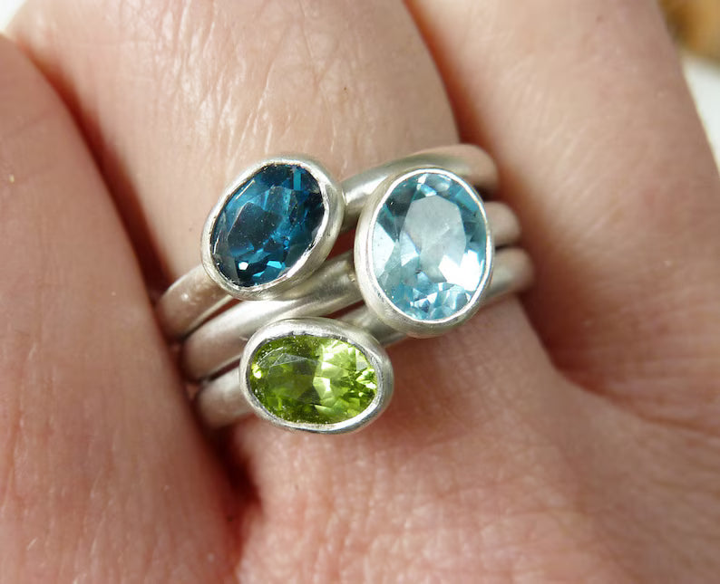 Anillo Vintage de Acero Inoxidable con Piedras Preciosas