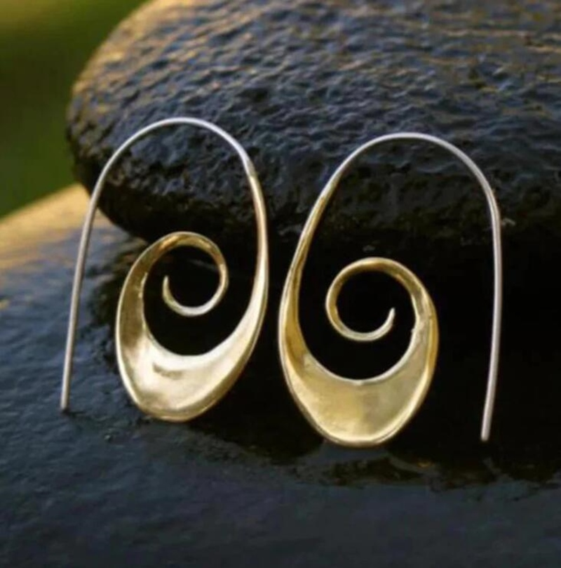 Pendientes en espiral elegantes para un look natural