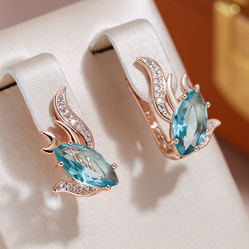 Pendientes elegantes con turquesa azul y circonitas brillantes