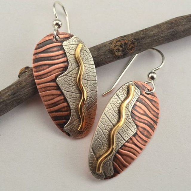 Pendientes vintage de hojas de cobre con patrón de ondas y motivo de la naturaleza