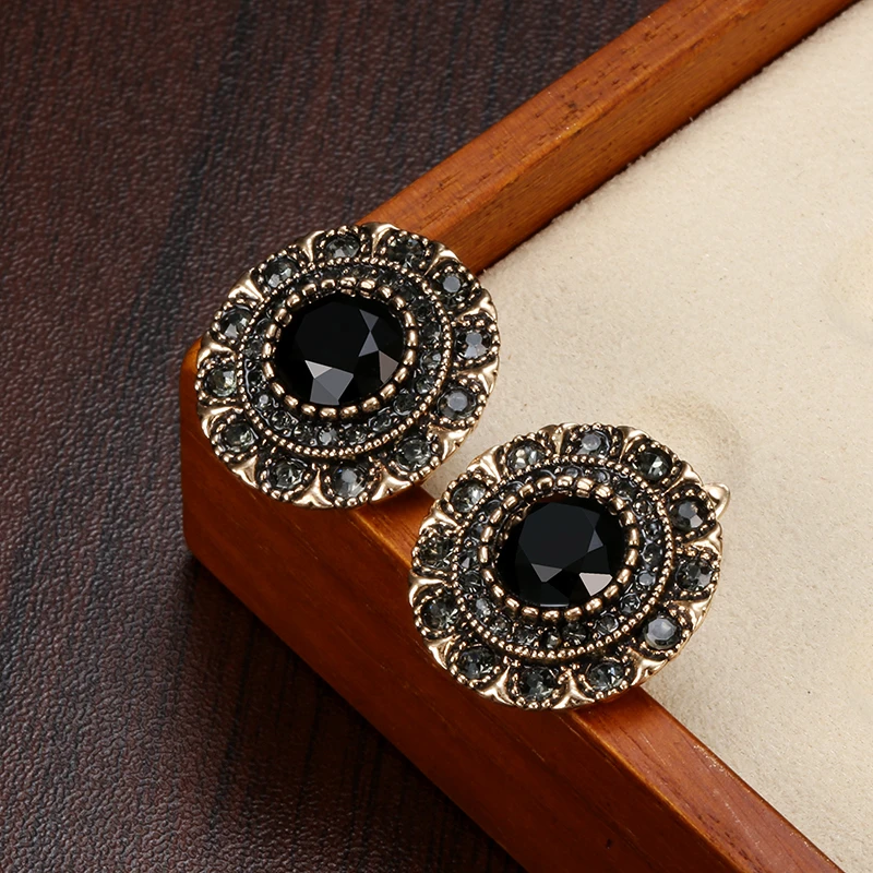 Pendientes llamativos vintage con cristales negros y acabado antiguo