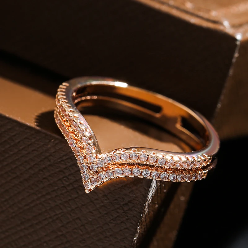 Anillo elegante brillante