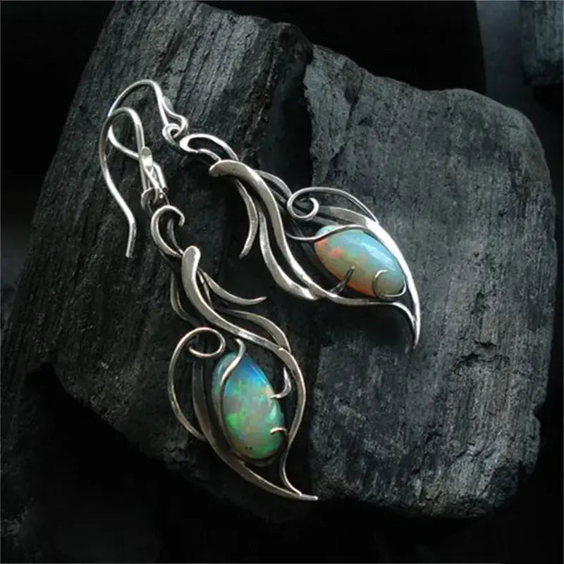 Pendientes de ópalo vintage con diseño de hojas de filigrana
