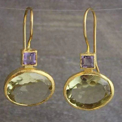 Pendientes de cristal verde hechos a mano con detalle de amatista cuadrada