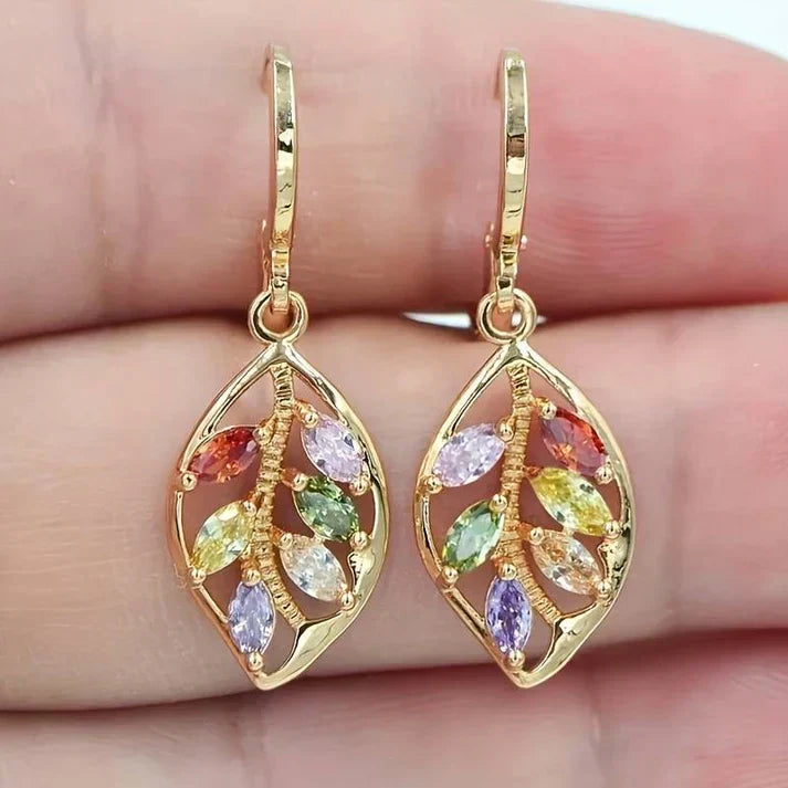 Pendientes de hojas brillantes con cristales de circonitas multicolores
