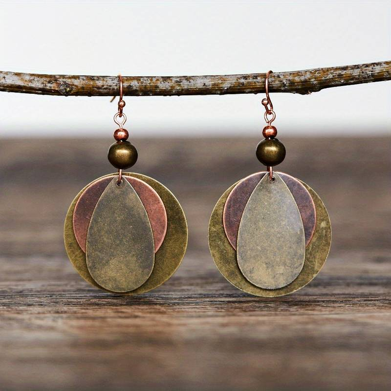 Pendientes vintage de metal con capas en marrón verdoso y cobre