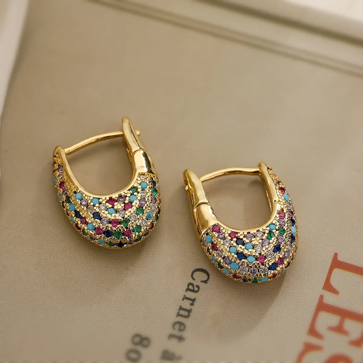 Pendientes de aro brillantes con circonitas de colores
