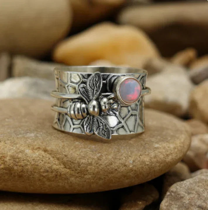 Anillo piedra lunar con abeja