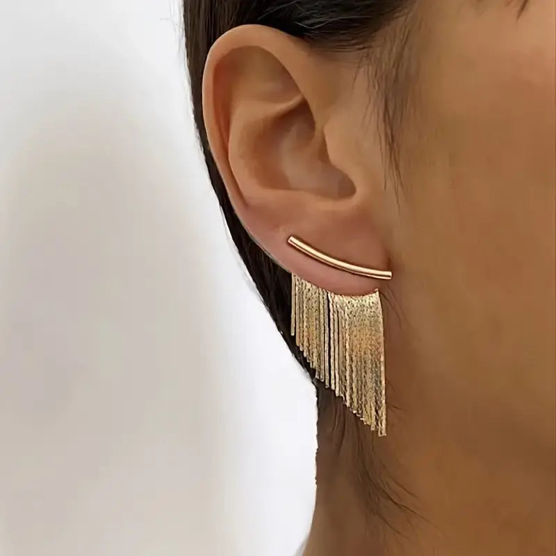 Pendientes de inspiración vintage con finos flecos de aspecto dorado
