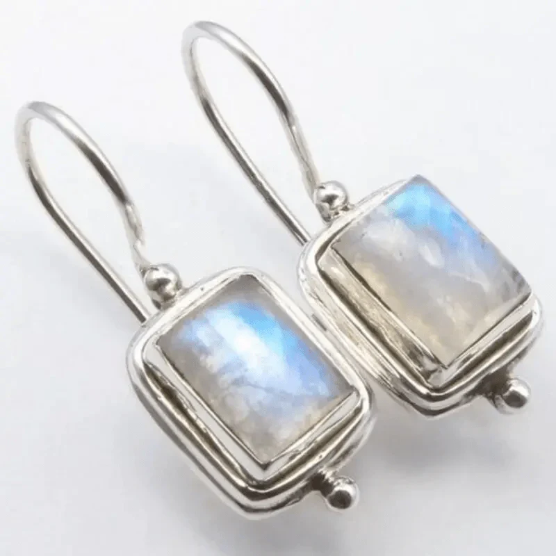 Pendientes elegantes con piedras de luna rectangulares brillantes