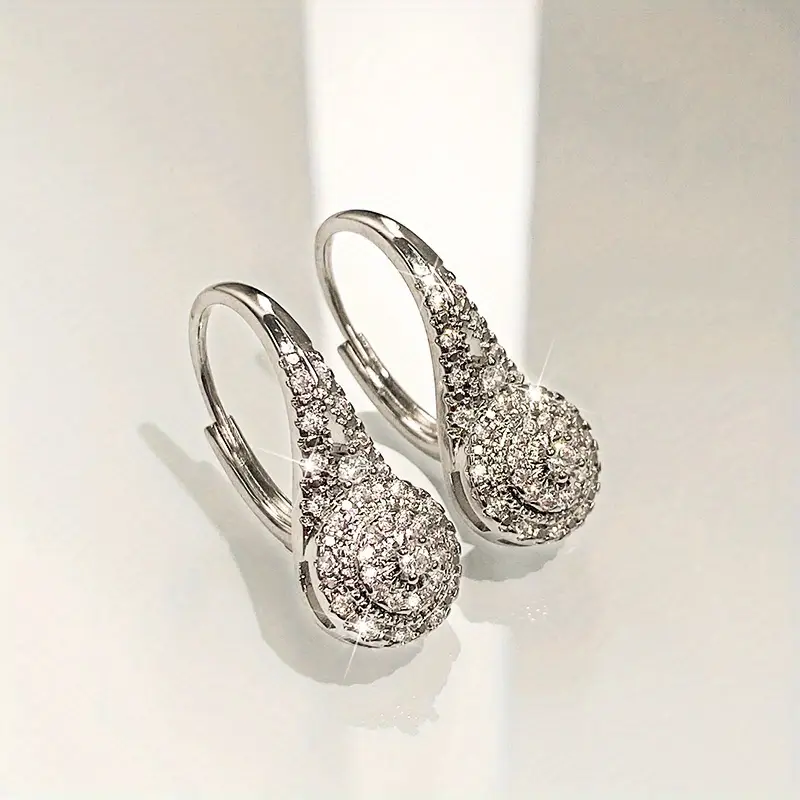 Pendientes colgantes con circonitas brillantes para looks glamurosos