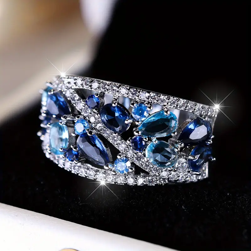 Anillo vintage de plata con brillo azul
