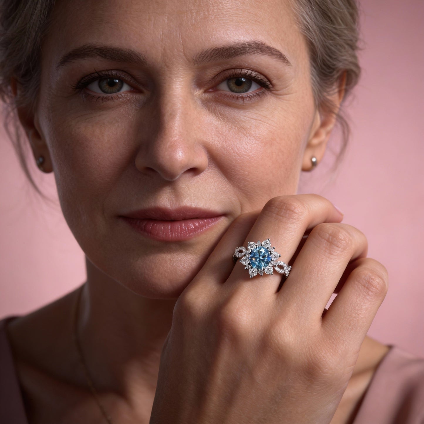 Anillo en forma de flor con cristal turquesa
