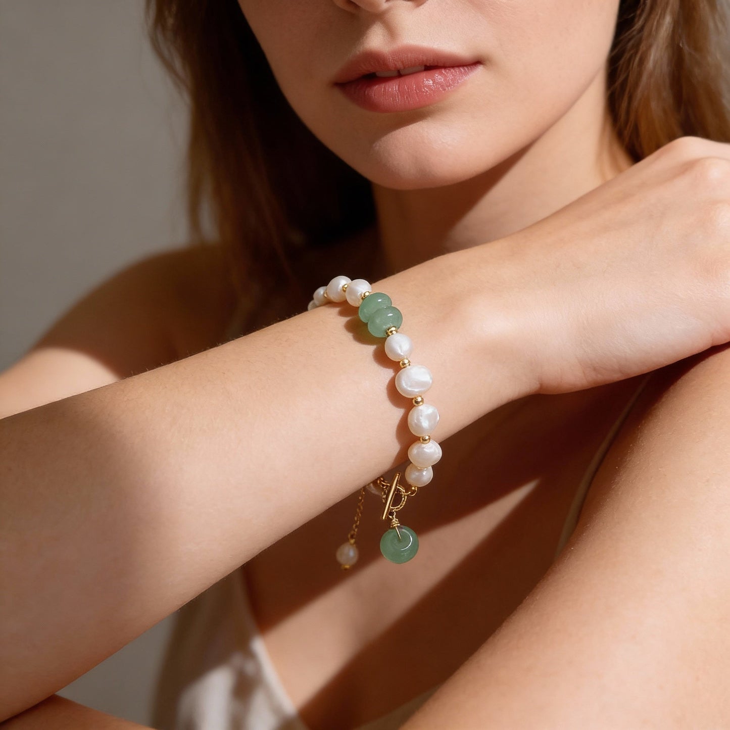 Elegante pulsera de perlas de agua dulce con aventurina y cierre de palanca