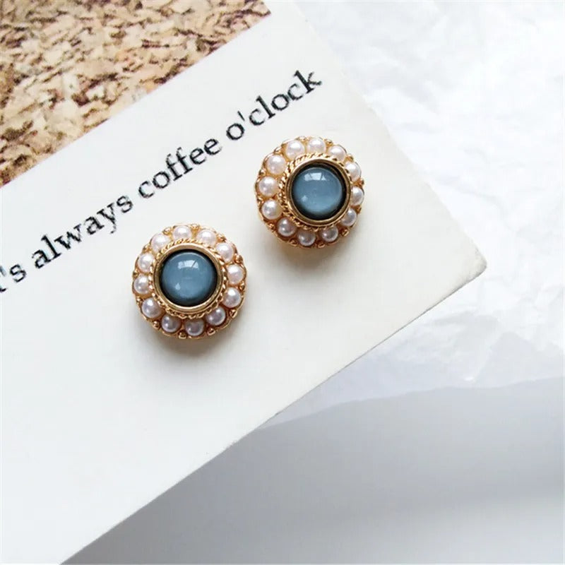 Pendientes vintage con piedras de ojo de gato y delicadas perlas