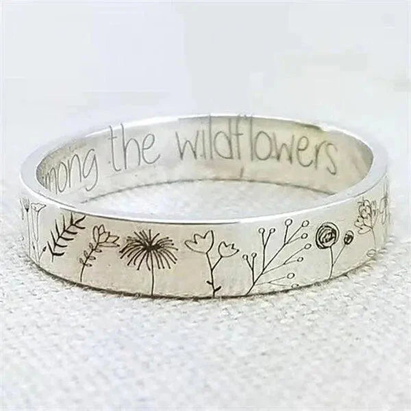Anillo de acero inoxidable con grabado floral y mensaje inspirador