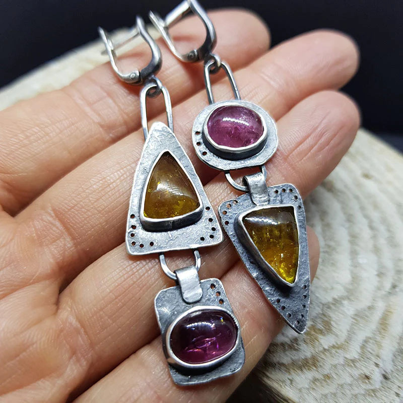 Pendientes llamativos hechos a mano con piedras preciosas naturales y dije vintage