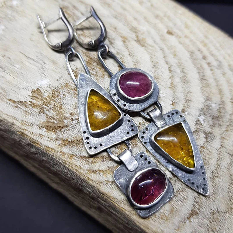 Pendientes llamativos hechos a mano con piedras preciosas naturales y dije vintage